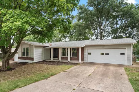 1280 Mckelvey Rd, Maryland Heights, MO 63043