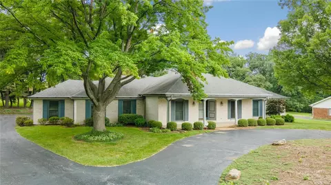 12539 Windmoor Pl, Saint Louis, MO 63131
