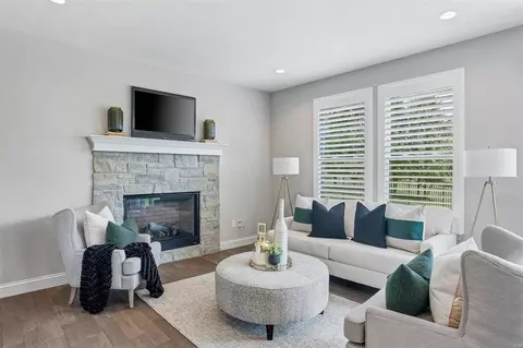 Living - 127 Magdalen Ln, O'fallon, MO 63366 photo 3 of 4