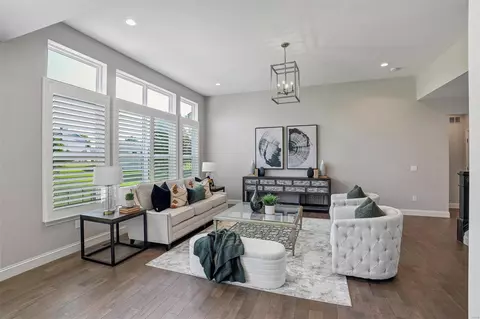 Living - 127 Magdalen Ln, O'fallon, MO 63366 photo 2 of 4