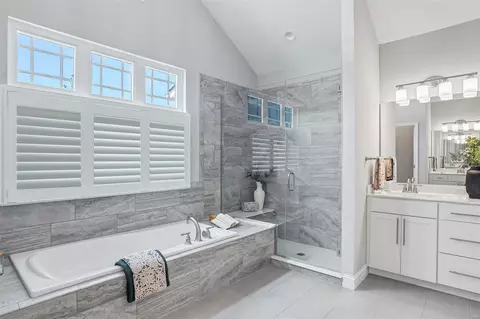 Bath - 127 Magdalen Ln, O'fallon, MO 63366 photo 3 of 7