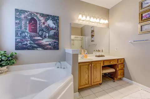 Bath - 1007 Red Orchard Trl, O'fallon, MO 63368 photo 2 of 4
