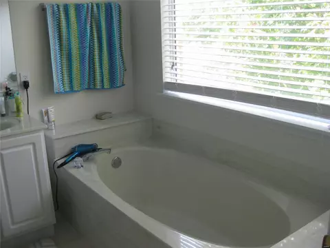 Bath - 257 Valleybrook Ct, O'fallon, MO 63368 photo 1 of 4