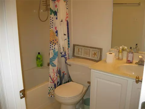 Bath - 257 Valleybrook Ct, O'fallon, MO 63368 photo 4 of 4