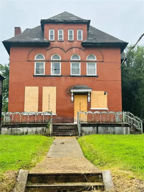 5432 Bartmer Ave, Saint Louis, MO 63112