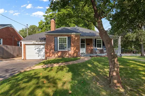 1018 N Geyer Rd N, Kirkwood, MO 63122