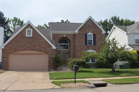 9802 Grantview Forest Dr, Saint Louis, MO 63123
