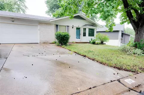 28 Michelle Ln, Saint Peters, MO 63376