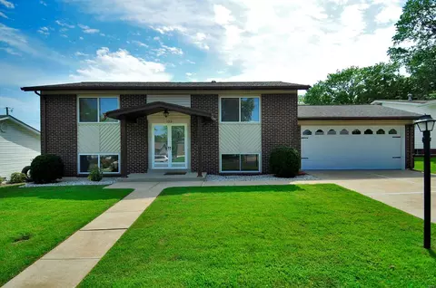 428 Burncoate Dr, Saint Louis, MO 63129