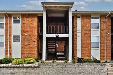 1949 Hunting Lake Ct #304, Saint Louis, MO 63122
