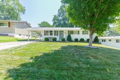 318 Sue Ln, Saint Charles, MO 63301