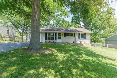1113 Dauphine Ln, Ballwin, MO 63011