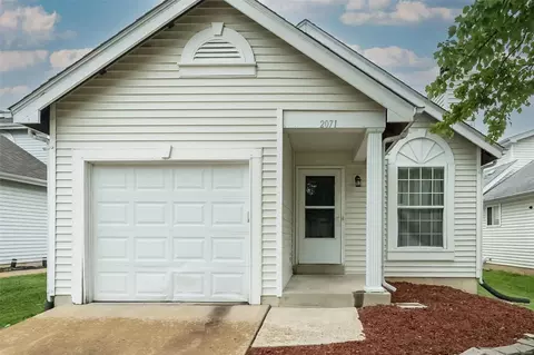 2071 Victorian Village Dr, Saint Louis, MO 63138