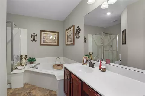 Bath - 7 Baron Ridge Ct, O'fallon, MO 63366 photo 4 of 6