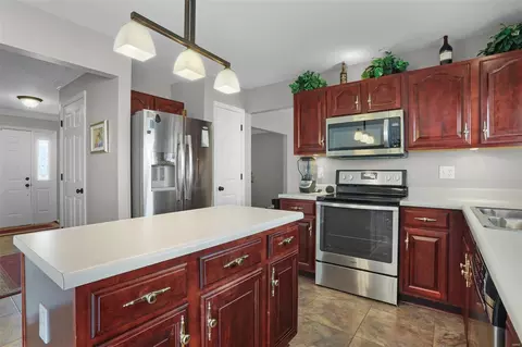 Kitchen - 7 Baron Ridge Ct, O'fallon, MO 63366 photo 2 of 2