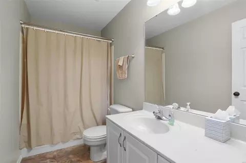 Bath - 7 Baron Ridge Ct, O'fallon, MO 63366 photo 2 of 6