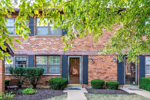 7957 Royal Arms Ct, Saint Louis, MO 63123