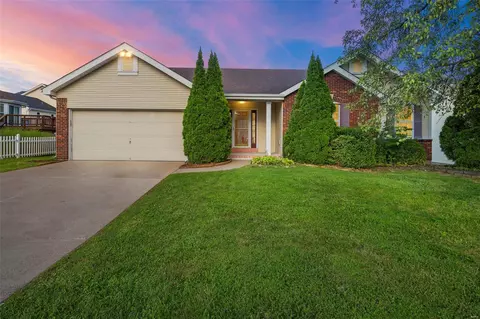 1226 Tara Ln, Saint Charles, MO 63304