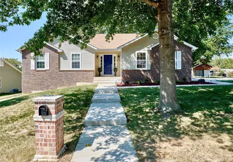 412 Oak Pl, Lake Saint Louis, MO 63367