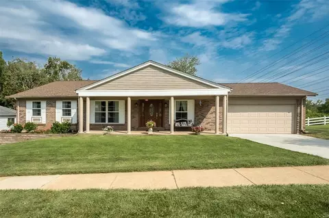 3511 Royal Hills Dr, Saint Louis, MO 63129