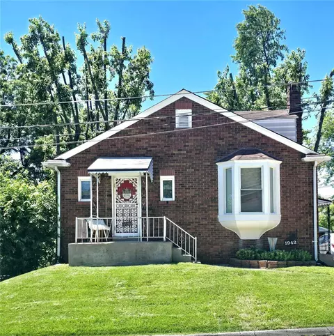 1942 Damato Ct, Saint Louis, MO 63136