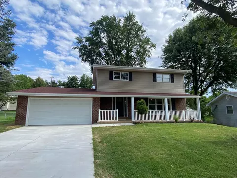 300 Meadowlark Ln, Saint Charles, MO 63301