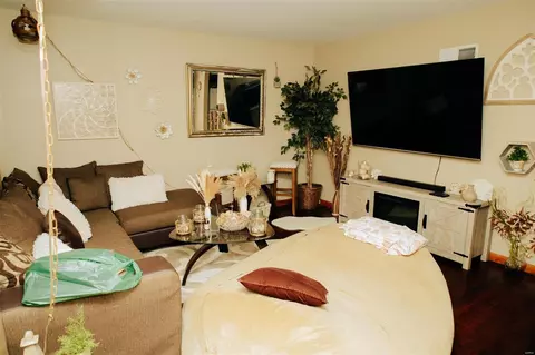 1002 Hutton Pl, Ferguson, MO 63135 photo 4