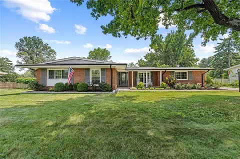 15318 Clayton Rd, Ballwin, MO 63011