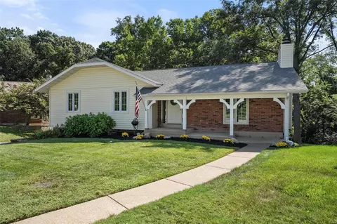 1270 Weatherby Dr, Saint Louis, MO 63146