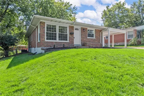 1000 S Lafayette St, Florissant, MO 63031