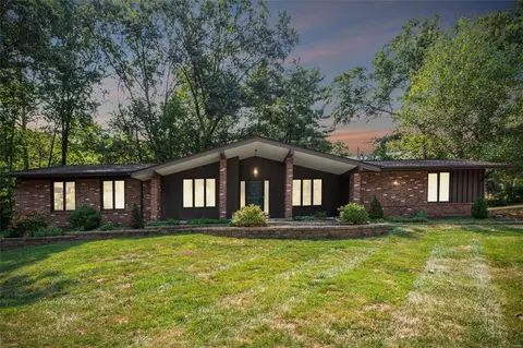 220 Chamonix Ct, Saint Louis, MO 63141