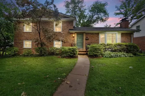 1146 Glenway Dr, Saint Louis, MO 63122