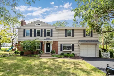 5 Barberry Ln, Saint Louis, MO 63122