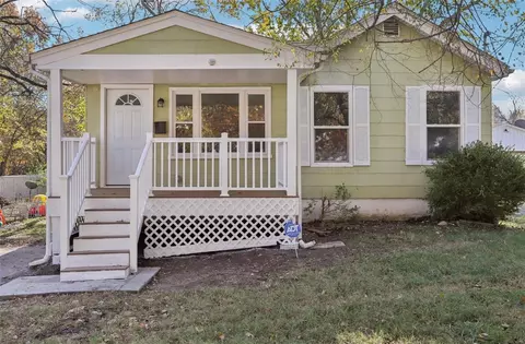 9216 Leenora Ave, Saint Louis, MO 63114