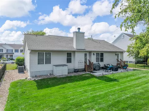 138 Mccluer Dr, O'fallon, MO 63368 photo 6