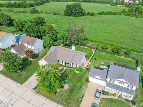 138 Mccluer Dr, O'fallon, MO 63368 photo 3