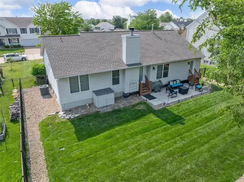 138 Mccluer Dr, O'fallon, MO 63368 photo 5