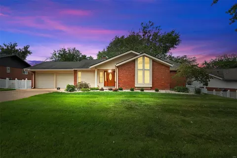 506 Glenmeadow Dr, Ballwin, MO 63011