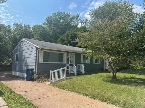 251 Meadowcrest Dr, Saint Louis, MO 63135