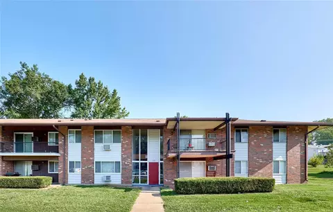 8729 Sieloff Dr #F, Hazelwood, MO 63042