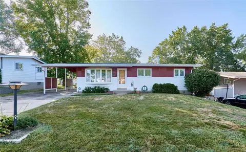 1240 Swan Dr, Florissant, MO 63031