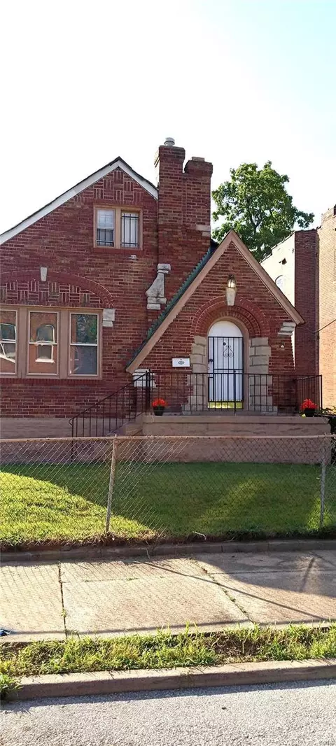 4151 Pleasant St, Saint Louis, MO 63107