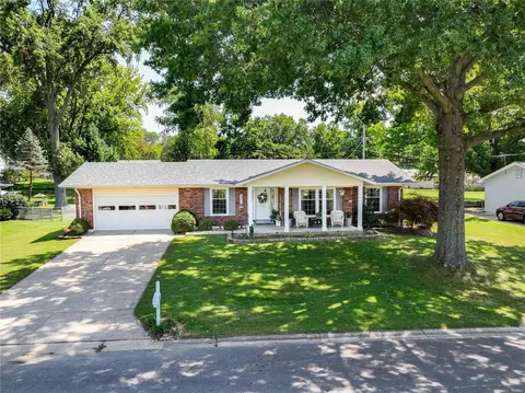 1122 Grand Prix Dr, Saint Charles, MO 63303