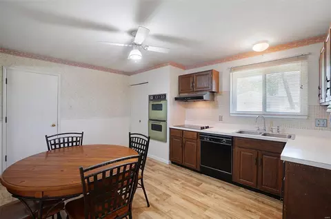 394 Gateshead Dr, Manchester, MO 63011 photo 7
