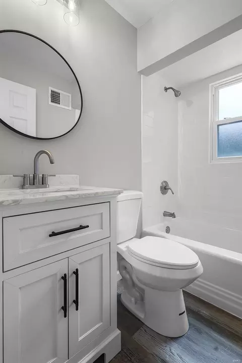 Bath - 1038 Willmann Ct, Saint Louis, MO 63135 photo 1 of 1