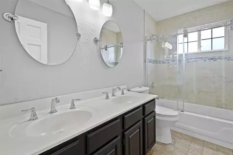Bath - 6 Broadridge Ct, Black Jack, MO 63033 photo 2 of 5