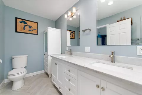 Bath - 10702 Roxanna Dr, Sappington, MO 63128 photo 2 of 4