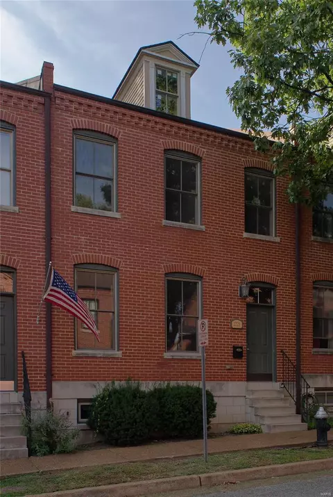 2225 Menard St, Saint Louis, MO 63104