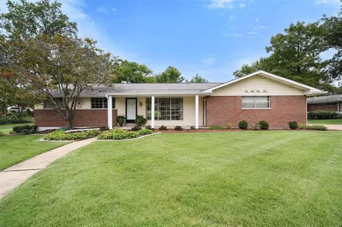 10543 Roxanna Dr, Saint Louis, MO 63128