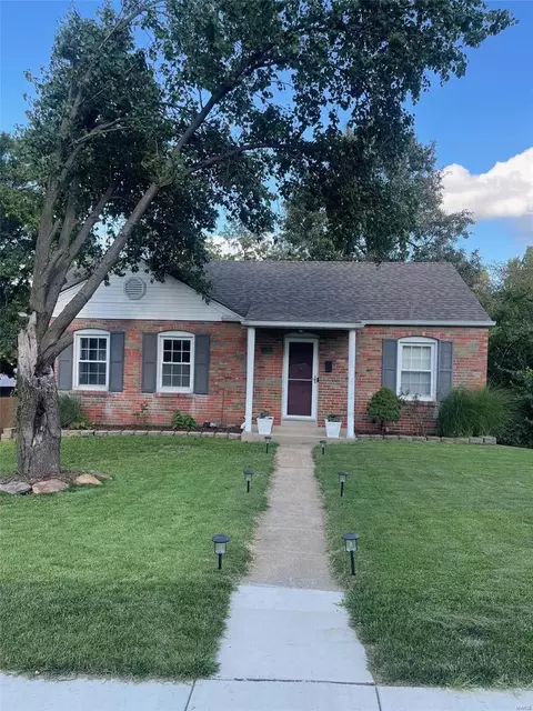 7228 Mackenzie Rd, Saint Louis, MO 63123